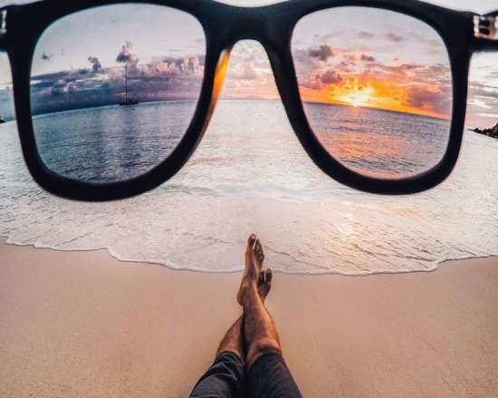 Картина по номерам 40x50 Взгляд на море через очки