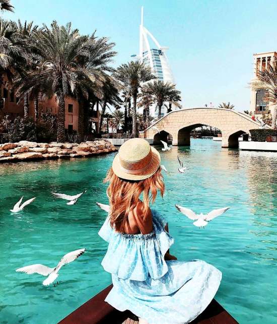 Картина по номерам 40x50 Девушка на красочной городской реке