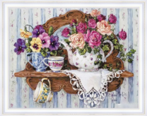 Букеты анютиных глазок и роз