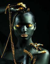 Без бренда «Девушка в черно-золотом макияже» в Ярославле в интернет-магазине  Без бренда «Девушка в черно-золотом макияже» в Ярославле